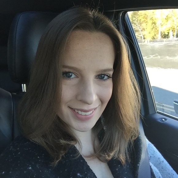 Meet Your Posher, Caitlin ! - Picture 1 of 1